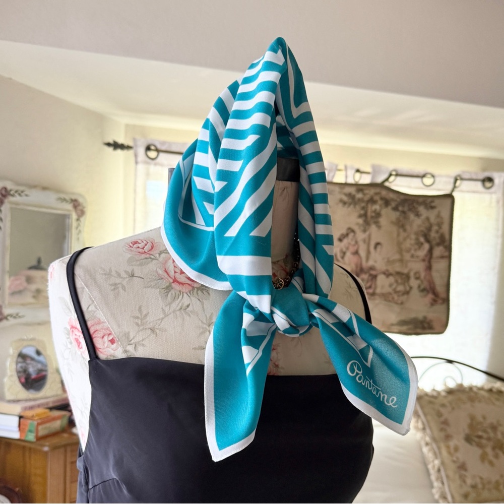 vintage blue scarf‎